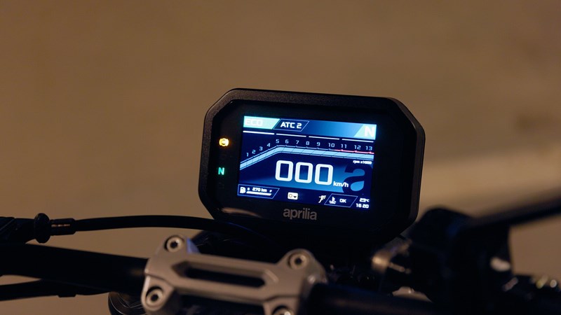 Aprilia Tuono 457 Test