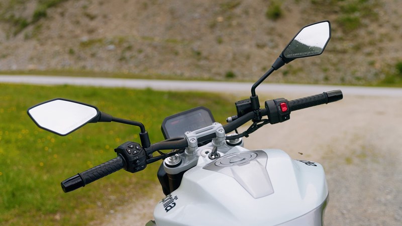 Aprilia Tuono 457 Test