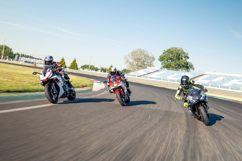 Yamaha R7 vs CFMOTO 675 SR-R vs Zontes 703RR Test 2026