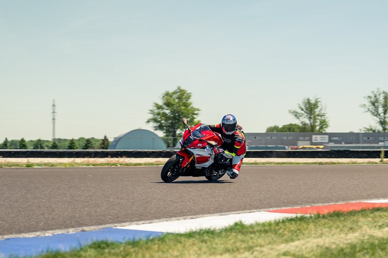 Yamaha R7 vs CFMOTO 675 SR-R vs Zontes 703RR Test 2026