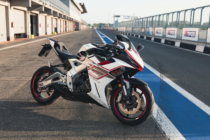 Yamaha R7 vs CFMOTO 675 SR-R vs Zontes 703RR Test 2026