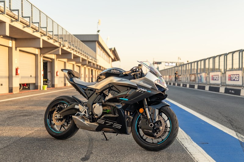 Yamaha R7 vs CFMOTO 675 SR-R vs Zontes 703RR Test 2026