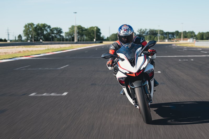 Yamaha R7 vs CFMOTO 675 SR-R vs Zontes 703RR Test 2026
