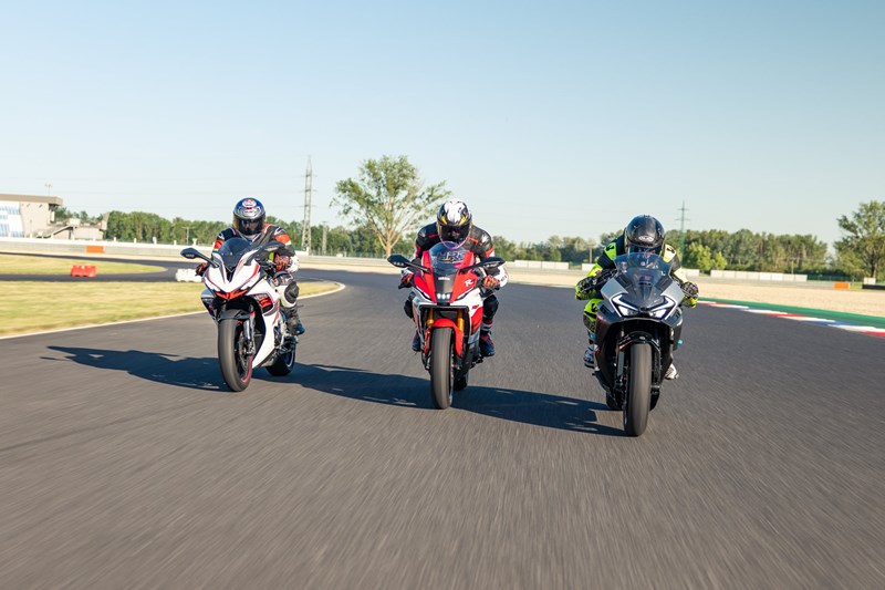 Yamaha R7 vs CFMOTO 675 SR-R vs Zontes 703RR Test 2026