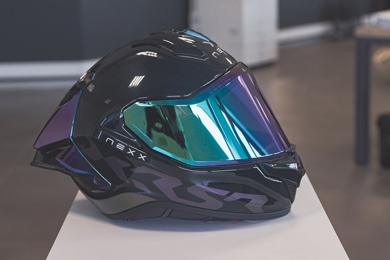 Der bildhübsche X.R5R bildet bald die Spitze von NEXX Racing Helmen.