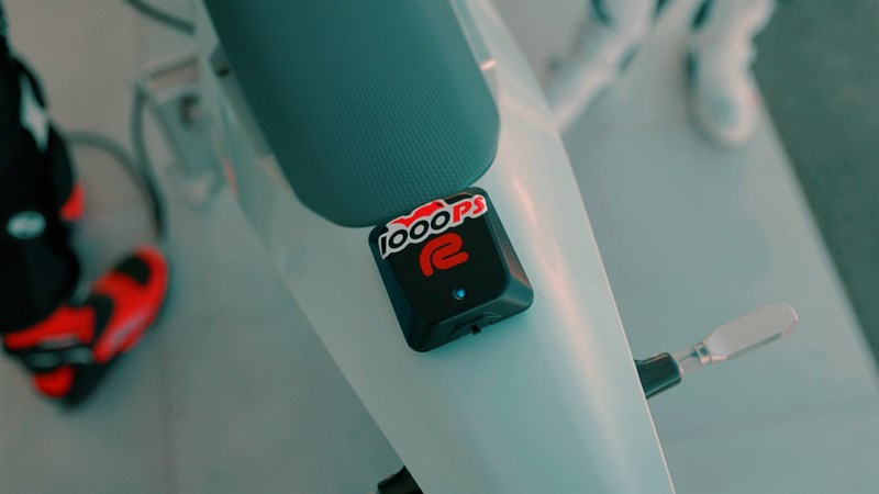 RaceBox Mini S Laptimer und Dragmeter am Heck der Stark Varg SM