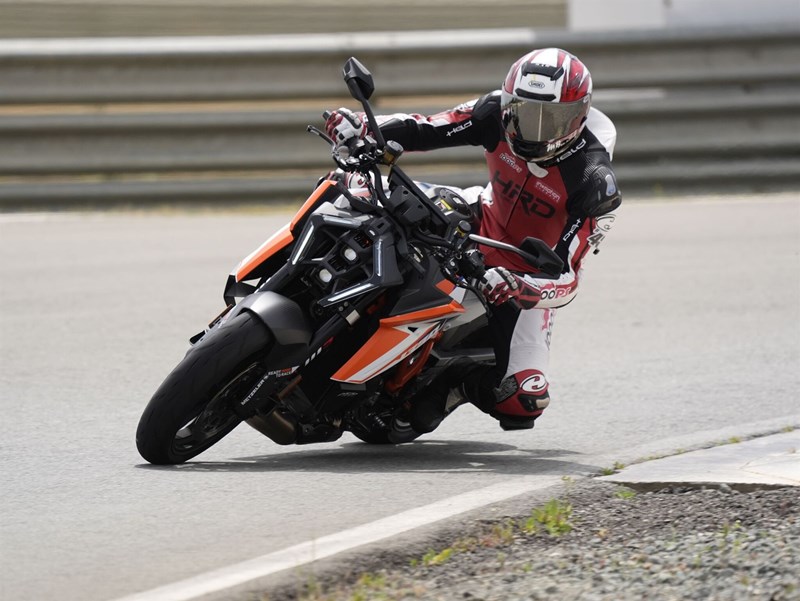 Wer sein Power Naked Bike auch auf der Rennstrecke fährt, kann zum Sportec 01 RS greifen.