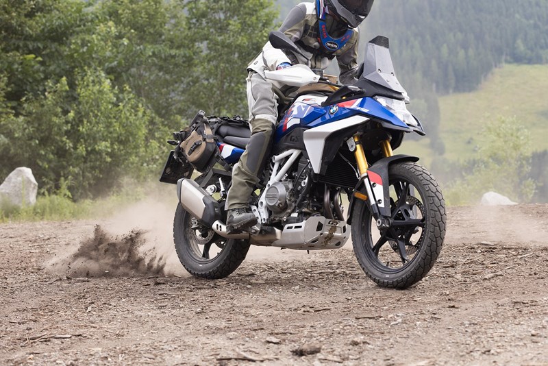 Die Easy Ride Clutch ist so konstruiert, dass das Motorrad bei abgeschaltetem Motor und eingelegtem Gang zwar nicht nach vorne, aber nach hinten rollen kann. Potenziell problematisch bei Hanglage!