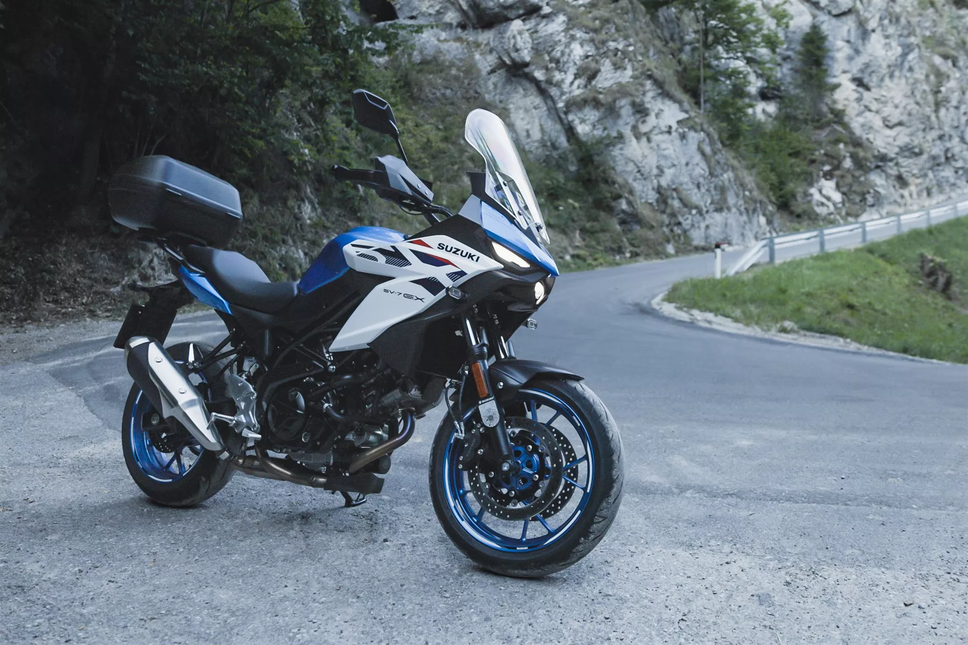 Suzuki SV-7GX mit Topcase Suzuki SV-7GX mit Topcase