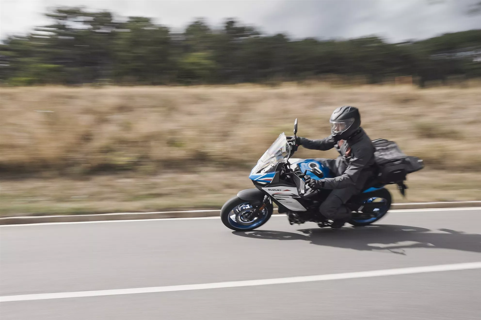 Suzuki SV-7GX in sportlicher Fahrt Suzuki SV-7GX in sportlicher Fahrt