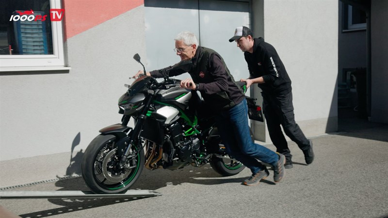 Motorrad richtig verladen und sicher verzurren