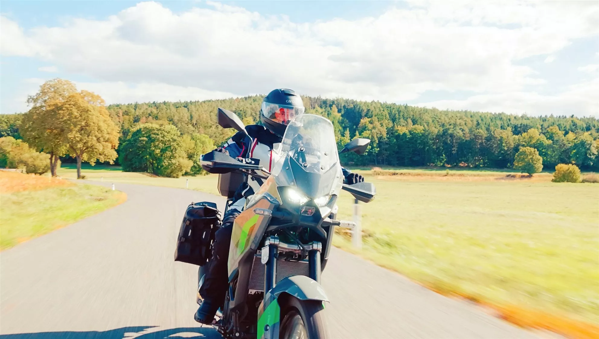 Kawasaki KLE 500 front view on a country road in everyday use