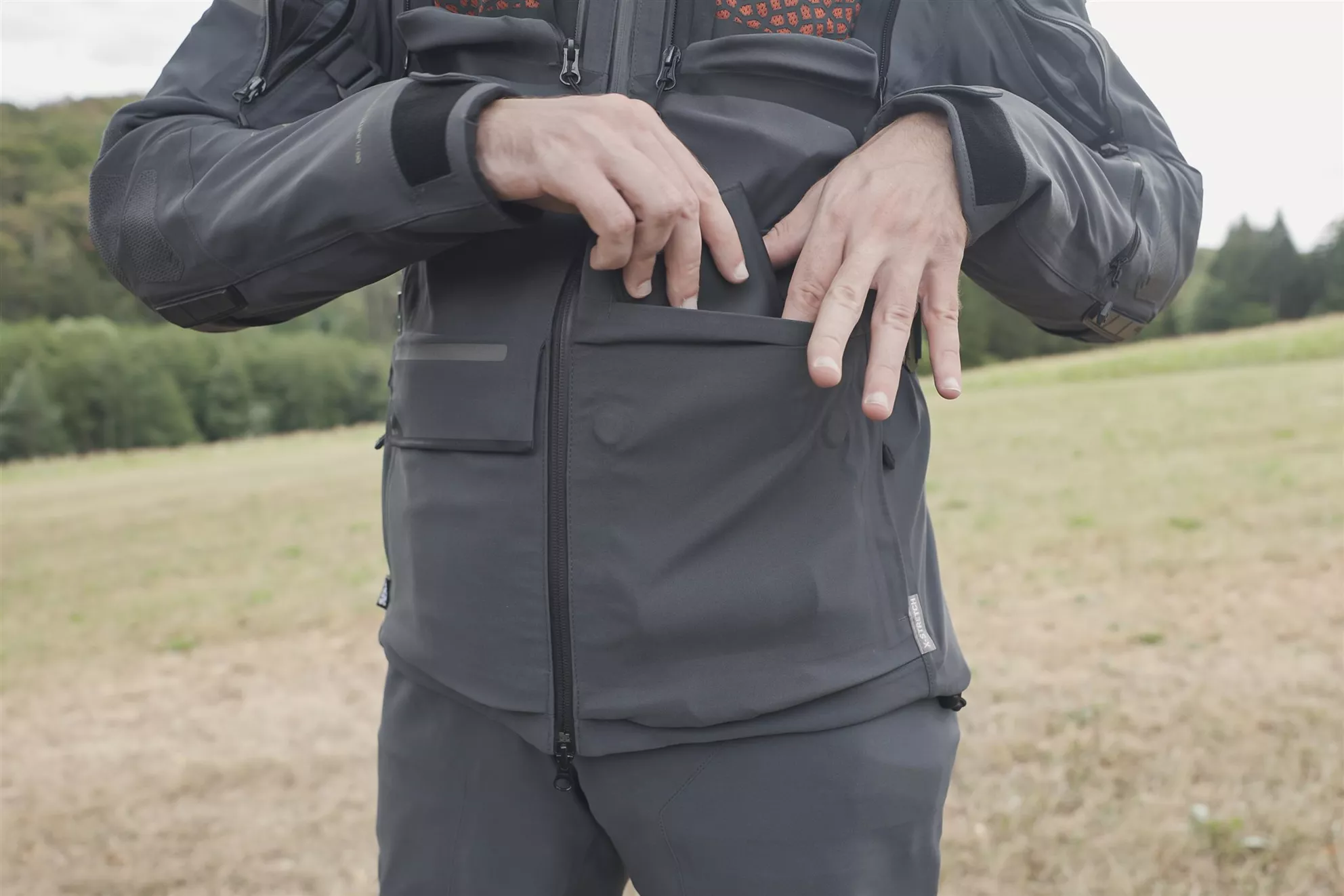 Outer pockets of the iXS Tourster-GTX 1.0 motorcycle jacket Outer pockets of the iXS Tourster-GTX 1.0 motorcycle jacket
