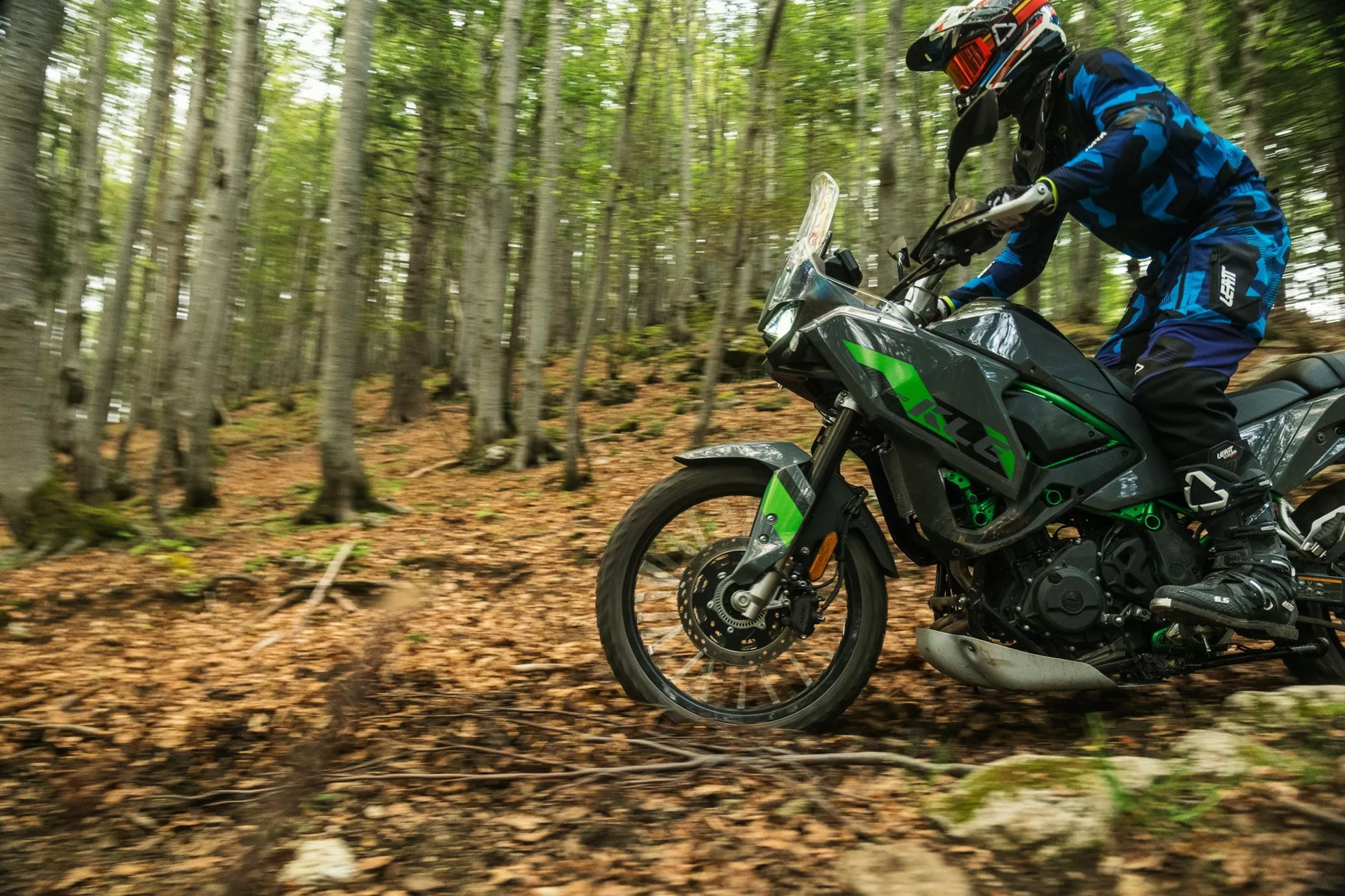 Kawasaki KLE 500 SE 2026 – engine guard and ground clearance