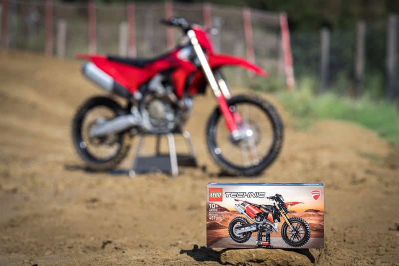LEGO Ducati Desmo450 MX Factory