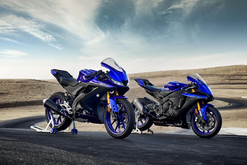 Yamaha YZF-R1 und YZF-R125 Vergleich Yamaha YZF-R1 und YZF-R125 Vergleich