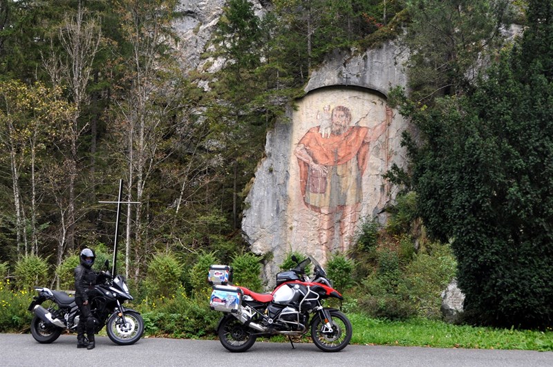 Christophorus-Schutzbild am Wegesrand Christophorus-Schutzbild am Wegesrand