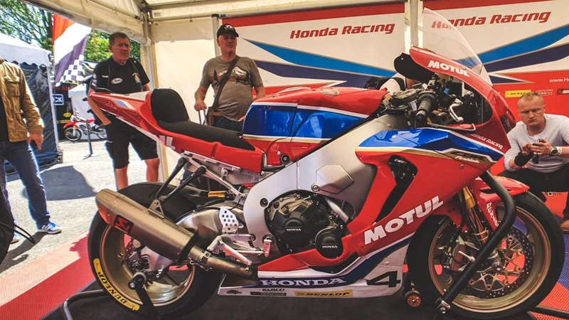 Honda CBR1000RR SP Superbike Ian Hutchinson Honda CBR1000RR SP Superbike Ian Hutchinson