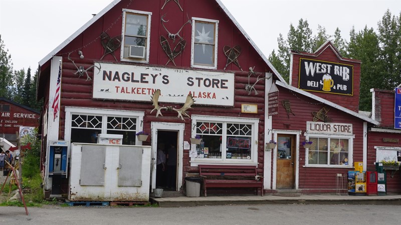 Eine Bar in den Takeetna Mountains in Alaska