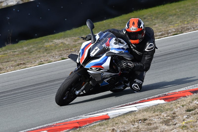 BMW M 1000 RR beim Rennstreckentest BMW M 1000 RR beim Rennstreckentest