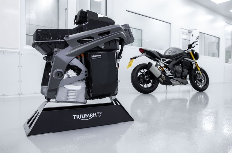 Triumph TE-1 - Prototyp der Batterie und des Motors Triumph TE-1 - Prototyp der Batterie und des Motors