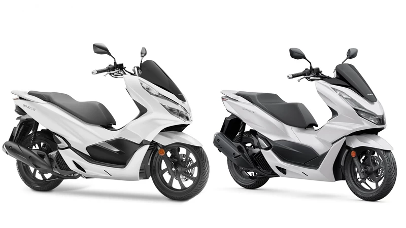 Vergleich: 2018 Honda PCX125 (links) gegen 2021 Honda PCX 125 (rechts) Vergleich: 2018 Honda PCX125 (links) gegen 2021 Honda PCX 125 (rechts)