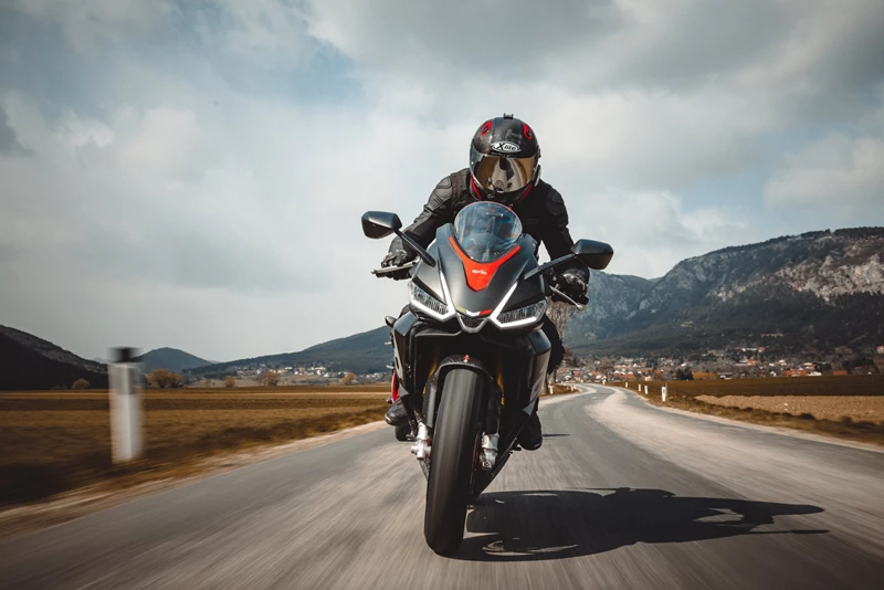 Aprilia RS 660 und Honda CBR650R Vergleich Aprilia RS 660 und Honda CBR650R Vergleich
