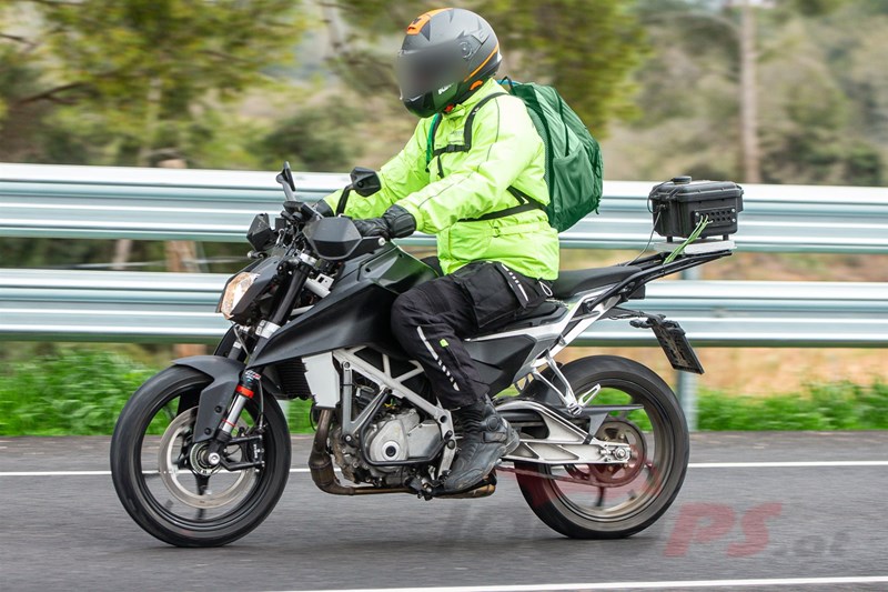 KTM 250 Duke 2023 Erlkönig KTM 250 Duke 2023 Erlkönig