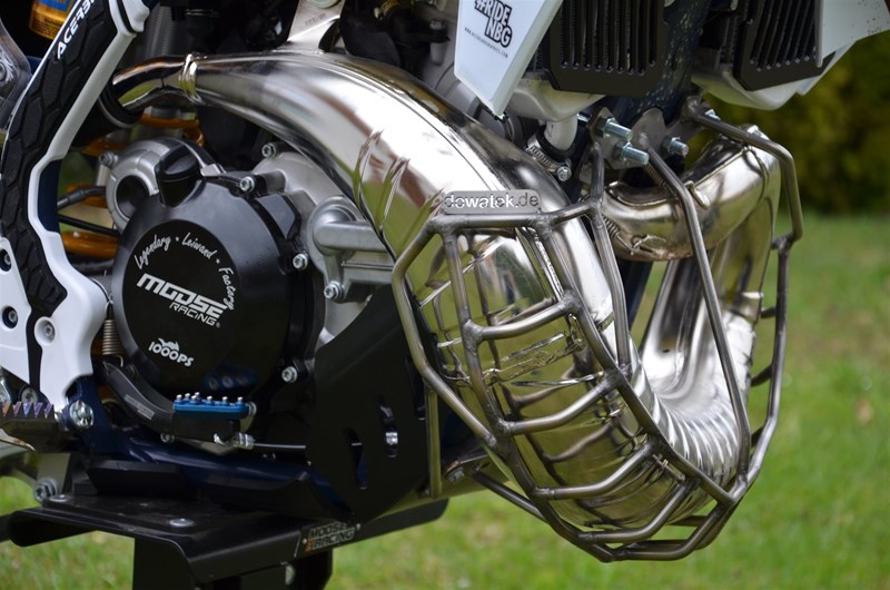 Dowatek Airflow Krümmerschutz aus Edelstahl für Husqvarna TE 300i Dowatek Airflow Krümmerschutz aus Edelstahl für Husqvarna TE 300i