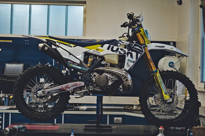 Nice Beard Graphics Dekor gibt Husqvarna TE 300i Projekt den letzten Schliff Nice Beard Graphics Dekor gibt Husqvarna TE 300i Projekt den letzten Schliff