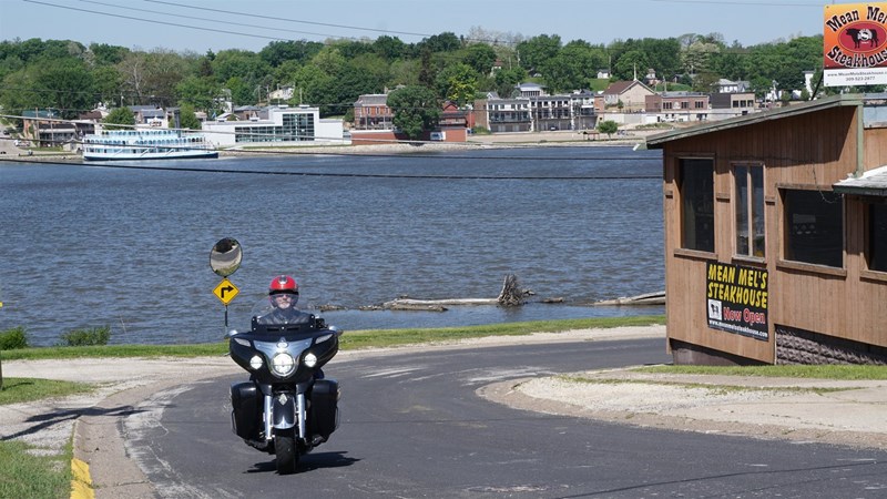 Mit dem Motorrad entlang des Mississippi