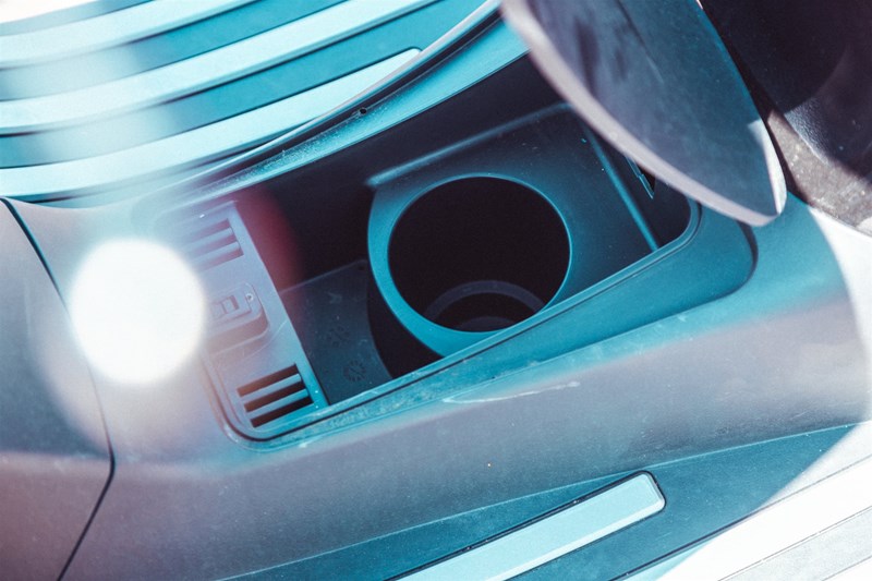 Kumpan E-Roller Becherhalter.