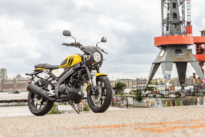 Yamaha XSR125 Impact Yellow mit Racer-Paket