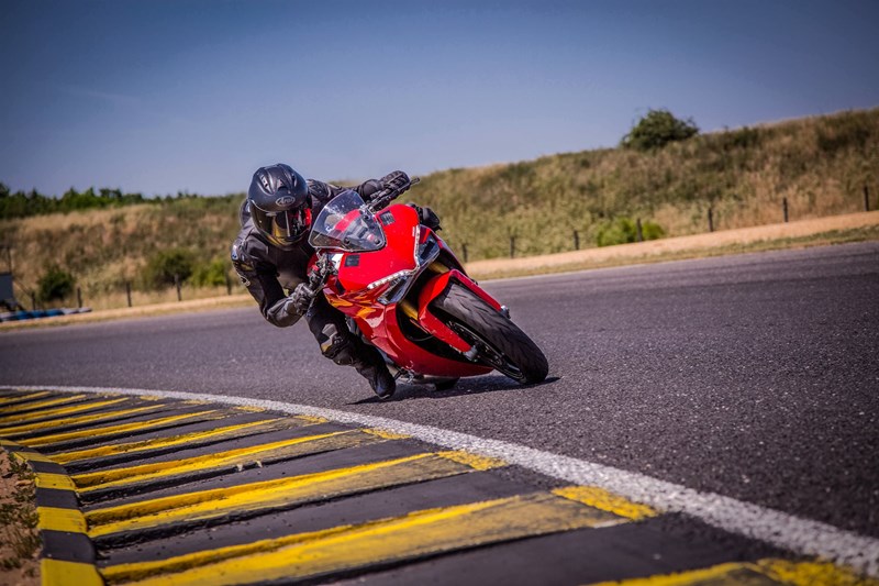 NoPain auf Ducati Supersport 939 S