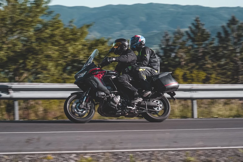 Auf der Kawasaki Versys 1000 S mit Sozius Auf der Kawasaki Versys 1000 S mit Sozius