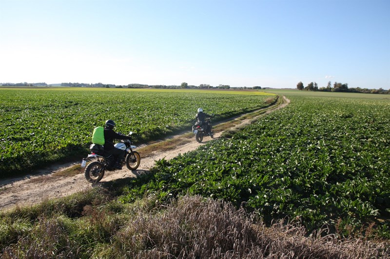 Mit dem Motorrad auf belgischen Schotterstraßen