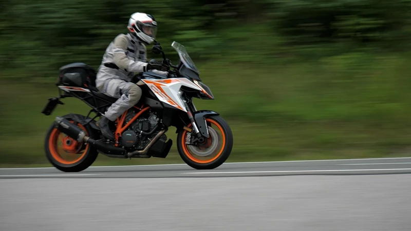KTM 1290 Super Duke GT Sitzposition KTM 1290 Super Duke GT Sitzposition