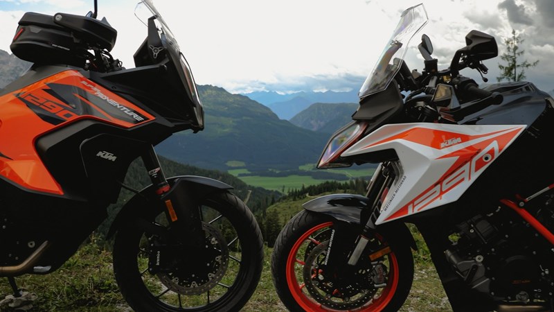 Reiseenduro vs Sporttourer Vergleich Reiseenduro vs Sporttourer Vergleich