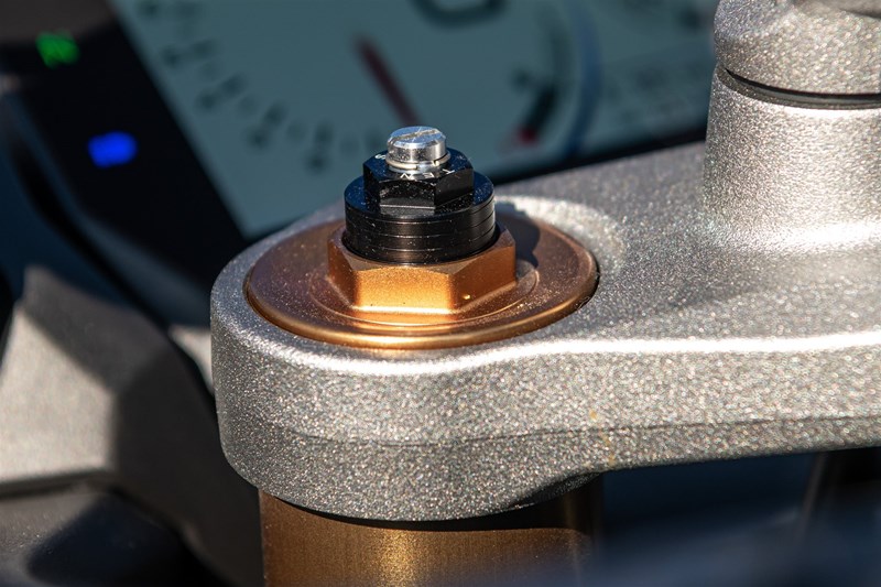 Voll einstellbare Federgabel an der GSX-S 1000 GT 2022