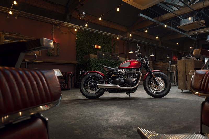 Triumph Bonneville Bobber Gold Line Edition Triumph Bonneville Bobber Gold Line Edition