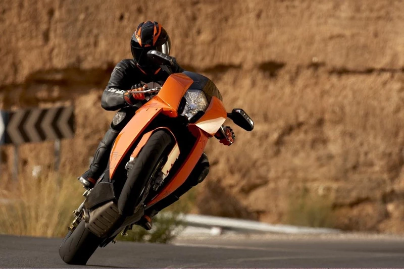 KTM RC8 Wheelie KTM RC8 Wheelie