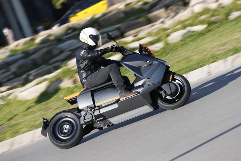 BMW CE 04 Kurvenfahrt BMW CE 04 Kurvenfahrt