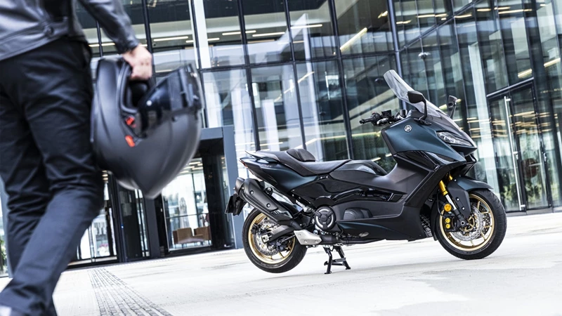Der Yamaha TMAX Tech MAX. Der Yamaha TMAX Tech MAX.