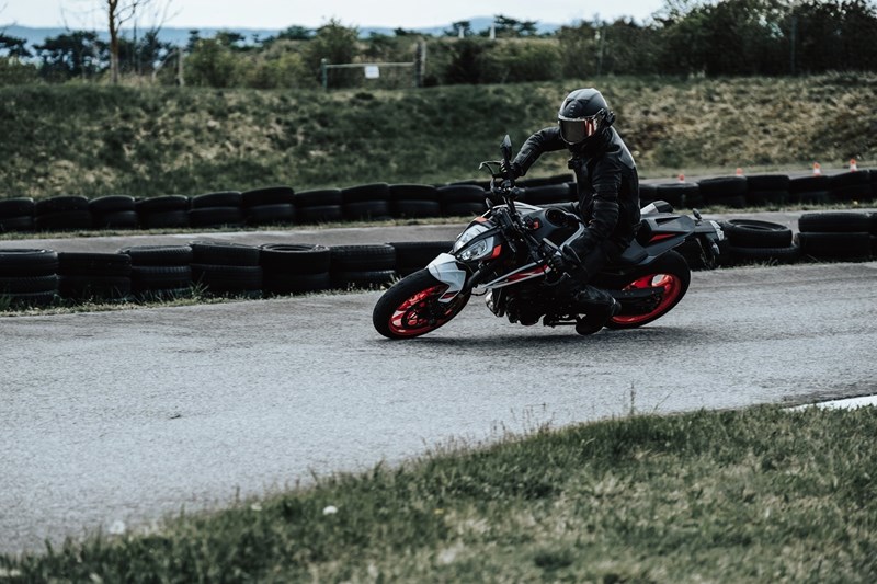 KTM 890 Duke R KTM 890 Duke R