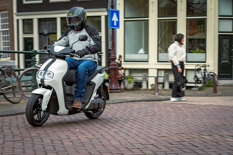 Yamaha NEO's in Amsterdam Yamaha NEO's in Amsterdam