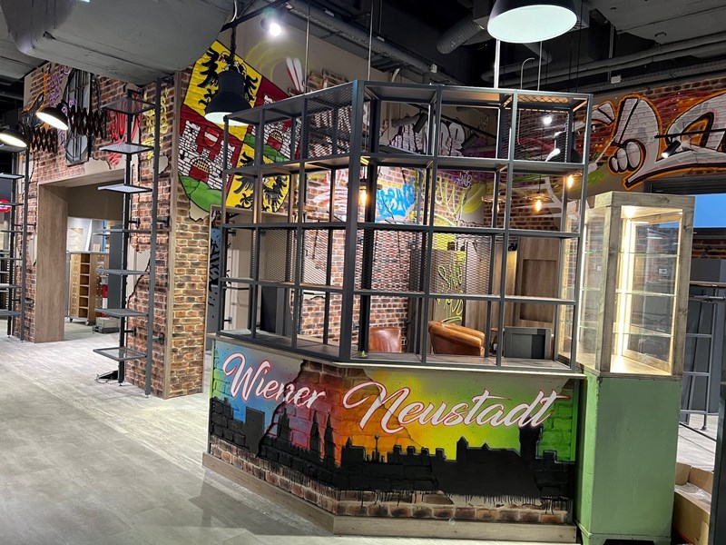 Noch sind die Regale im Louis Shop Wiener Neustadt leer.