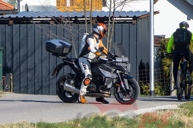 KTM 1290 Super Duke GT 2024 Erlkönig KTM 1290 Super Duke GT 2024 Erlkönig