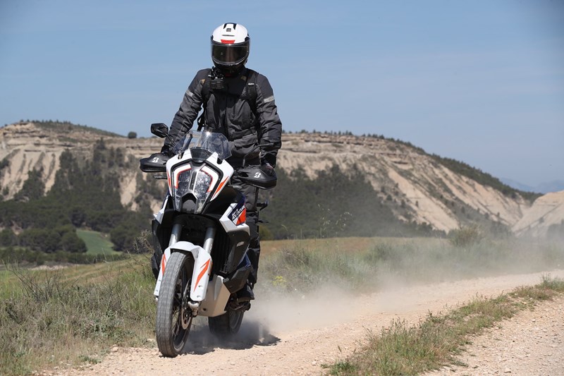 KTM 1290 Super Duke R NastyNils auf Schotter