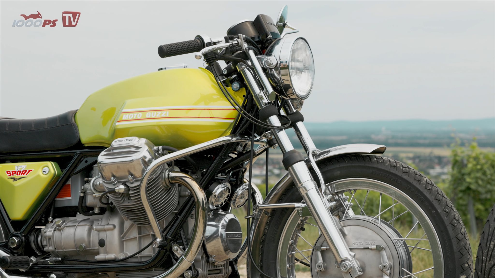 Moto Guzzi V7 Sport 1972 vs V7 Stone 2022 im Vergleich