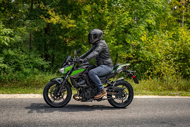 Kawasaki Z400 Ergonomie Kawasaki Z400 Ergonomie